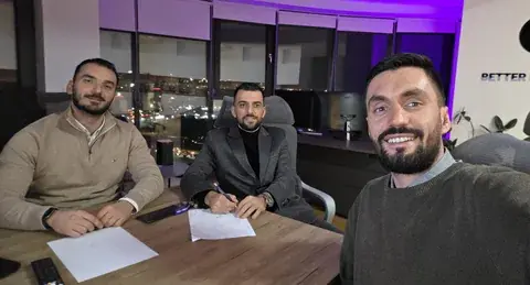 Ekipi i Kudo eSIM në takim